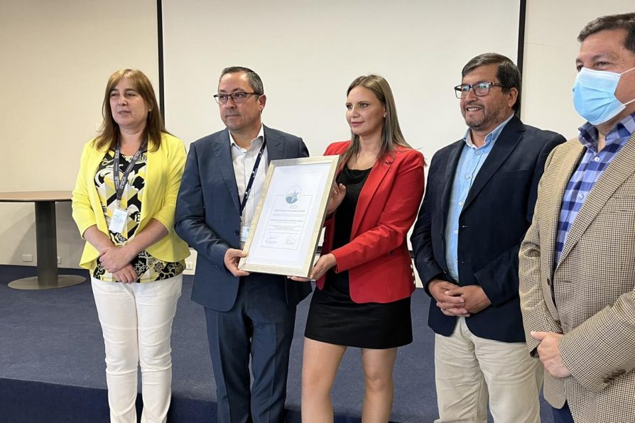 HOSPITAL KALLVU LLANKA DE CAÑETE RECIBE LA ACREDITACION DE CALIDAD POR 3 AÑOS.