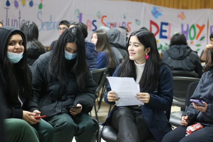 Estudiantes de la Provincia de Arauco participaron en un diálogo para prevenir la violencia en el pololeo